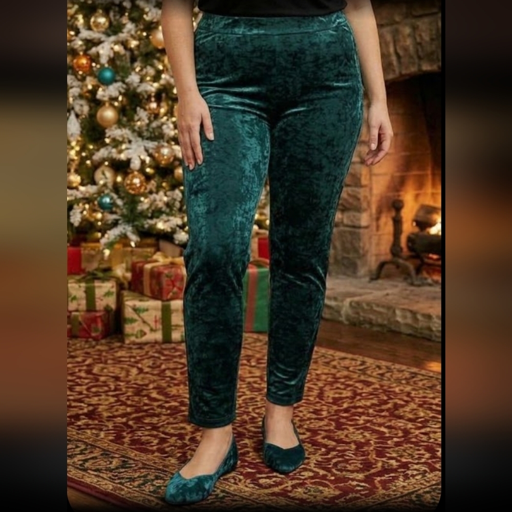 TORRID SIZE 4 Velvet Leggings in Deep Green